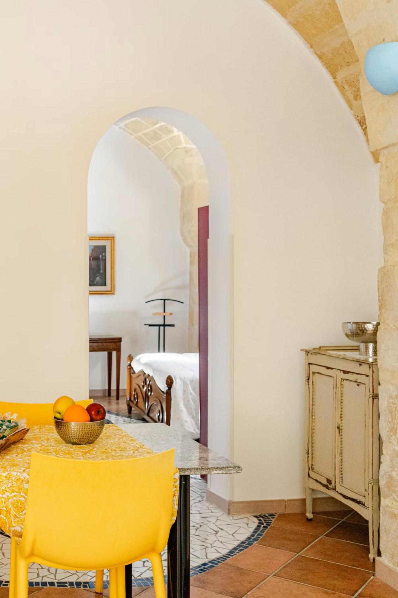 B&B Corte Dei Memoli Di Margiotta Giuseppina Лече Екстериор снимка