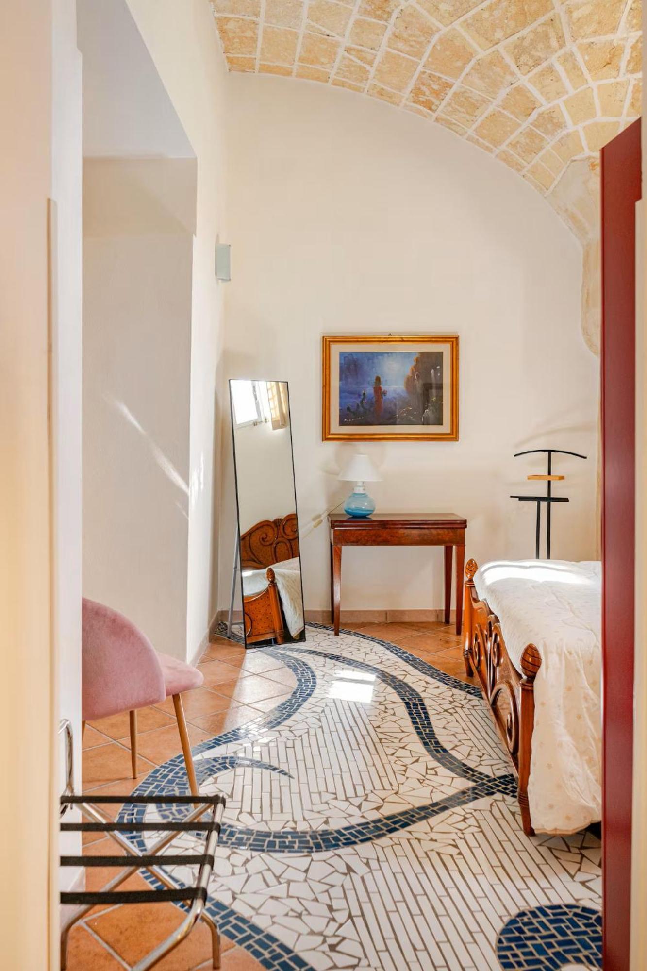 B&B Corte Dei Memoli Di Margiotta Giuseppina Лече Екстериор снимка