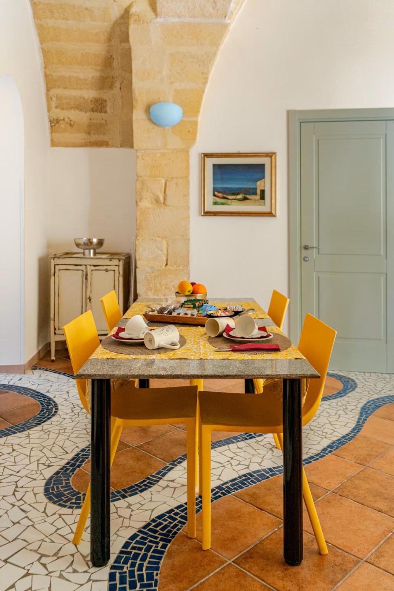 B&B Corte Dei Memoli Di Margiotta Giuseppina Лече Екстериор снимка