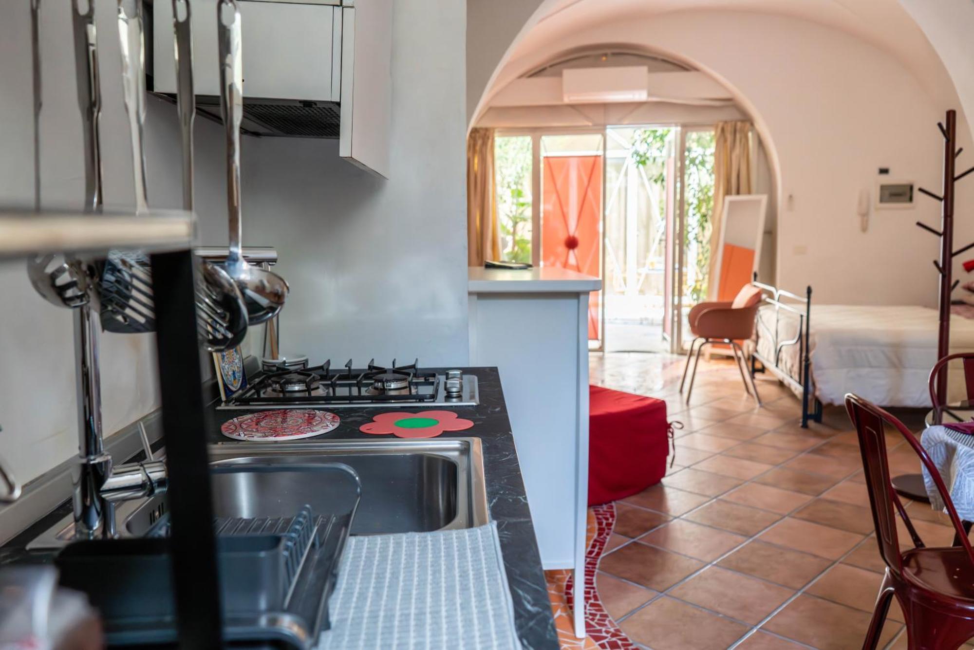 B&B Corte Dei Memoli Di Margiotta Giuseppina Лече Екстериор снимка