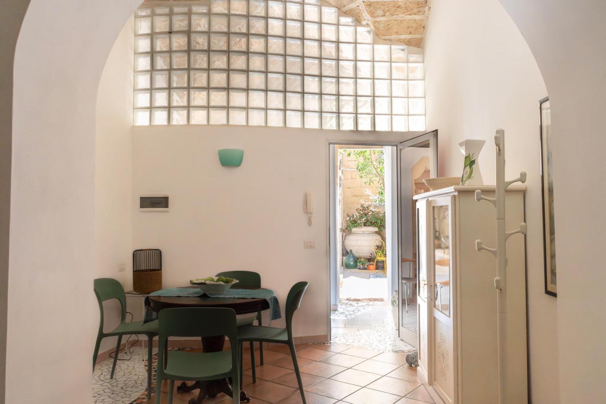 B&B Corte Dei Memoli Di Margiotta Giuseppina Лече Екстериор снимка