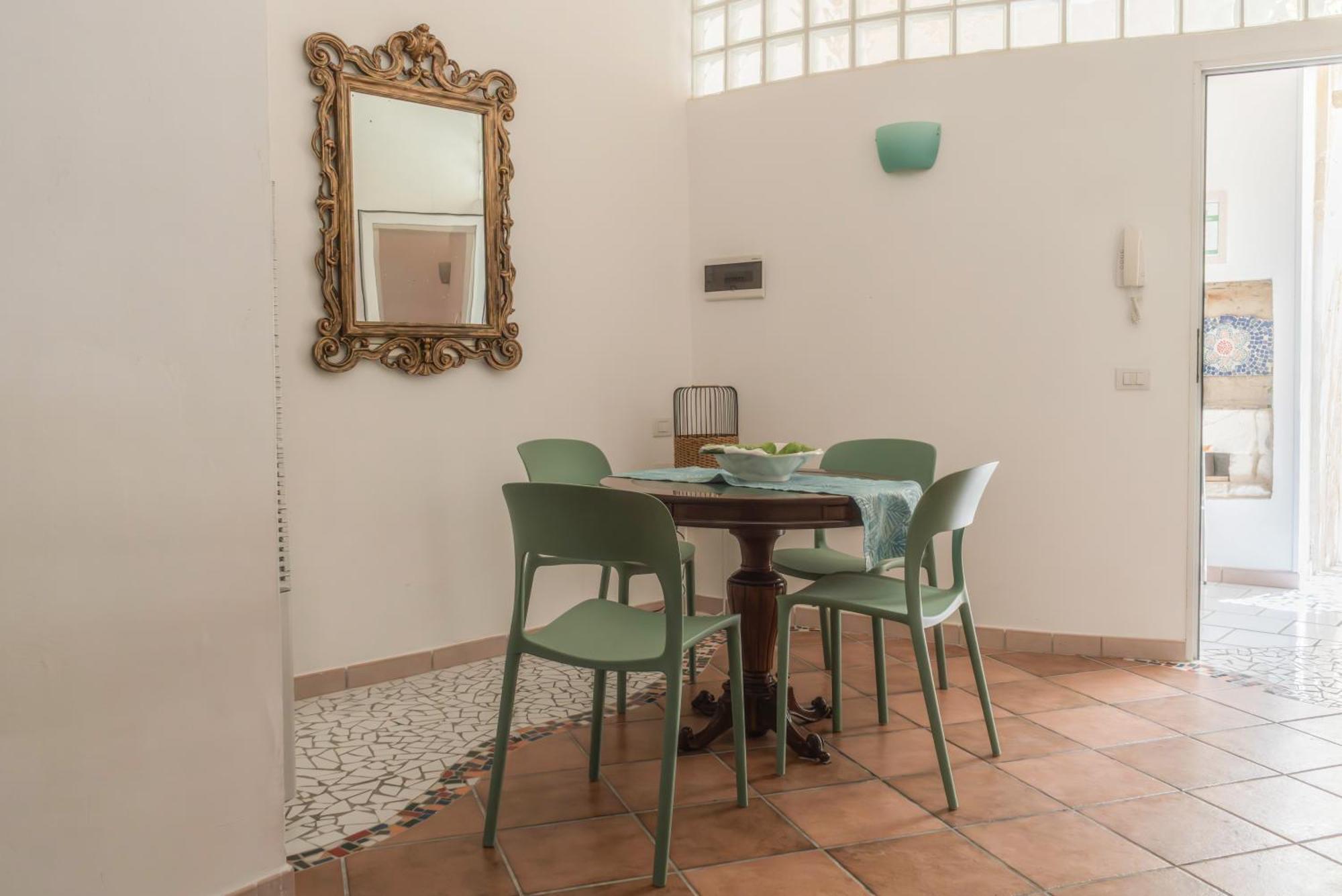 B&B Corte Dei Memoli Di Margiotta Giuseppina Лече Екстериор снимка
