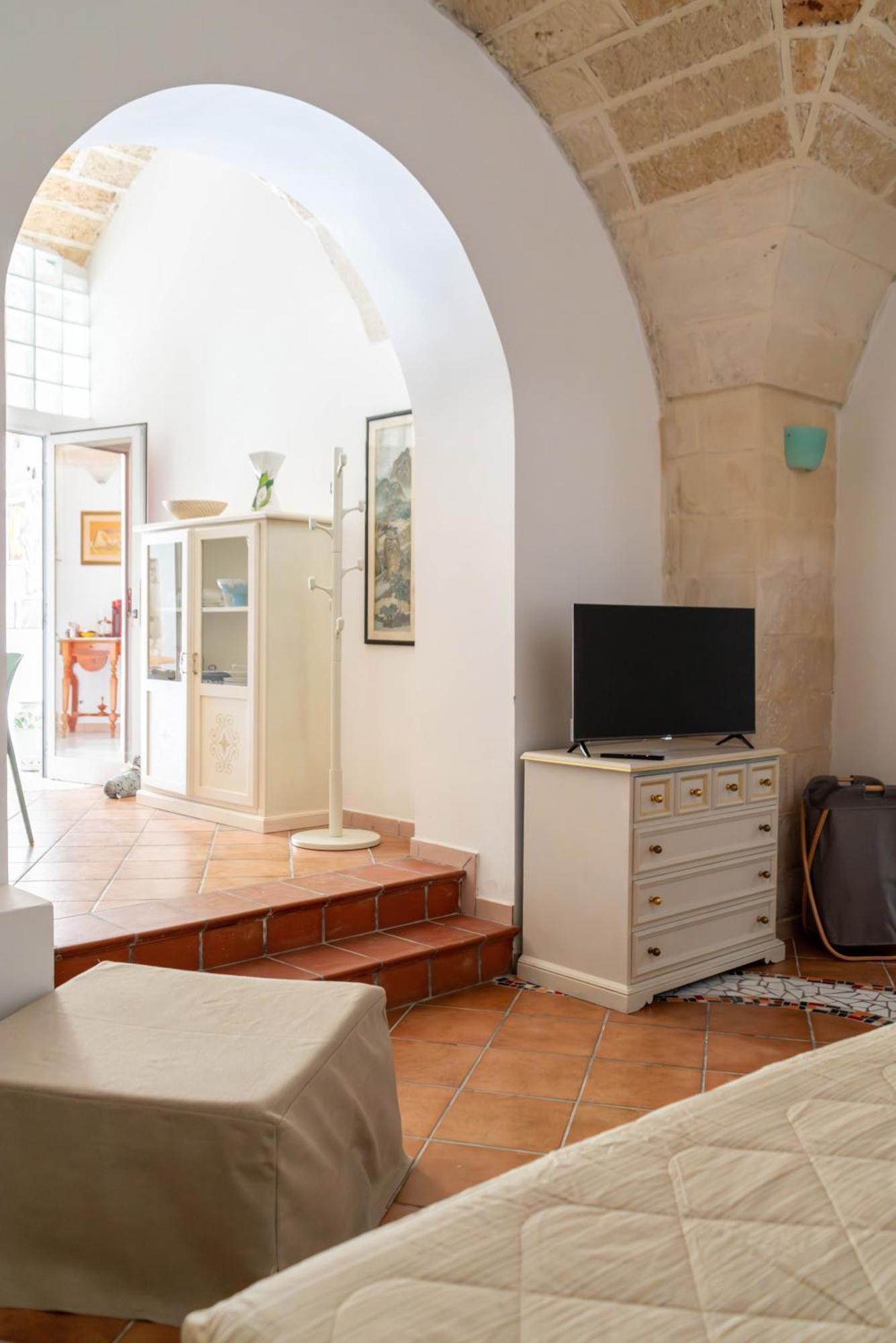 B&B Corte Dei Memoli Di Margiotta Giuseppina Лече Екстериор снимка