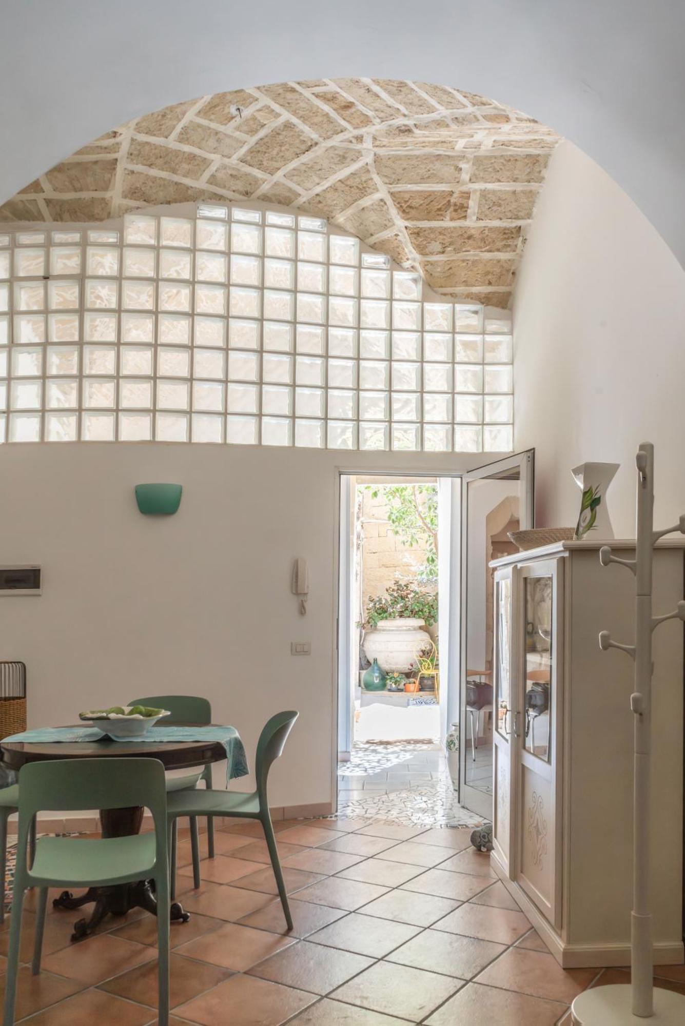 B&B Corte Dei Memoli Di Margiotta Giuseppina Лече Екстериор снимка