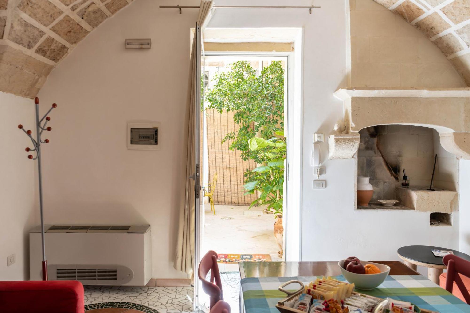 B&B Corte Dei Memoli Di Margiotta Giuseppina Лече Екстериор снимка