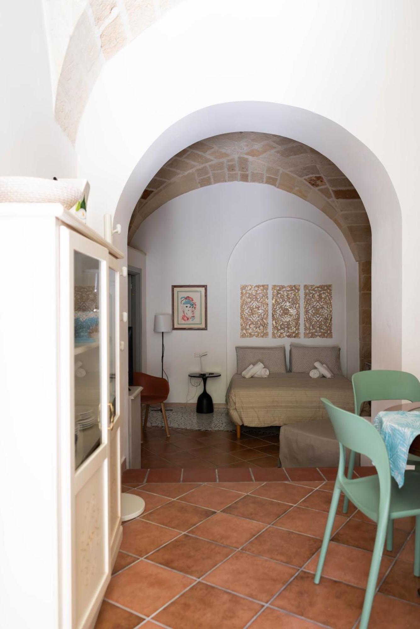 B&B Corte Dei Memoli Di Margiotta Giuseppina Лече Екстериор снимка