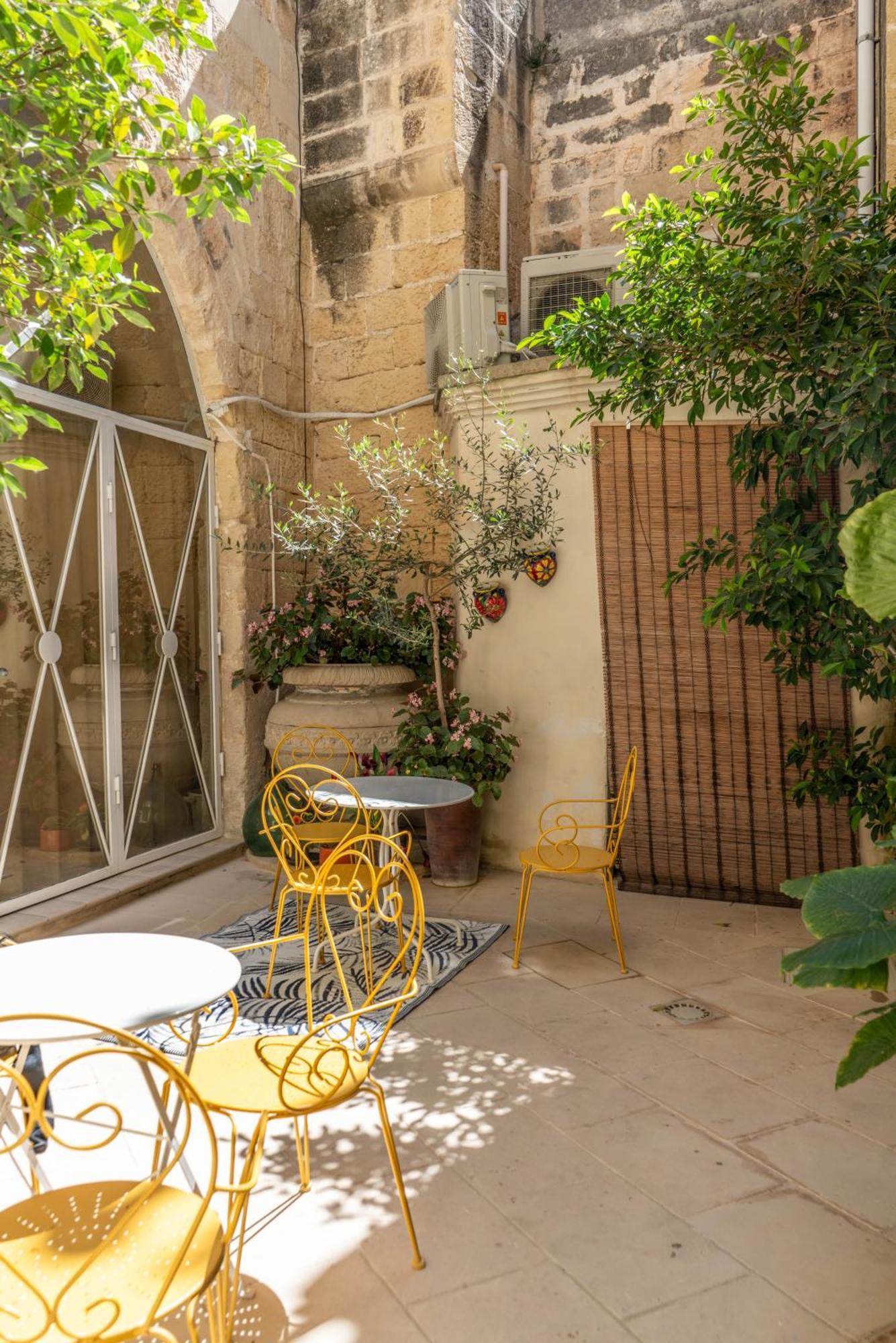 B&B Corte Dei Memoli Di Margiotta Giuseppina Лече Екстериор снимка