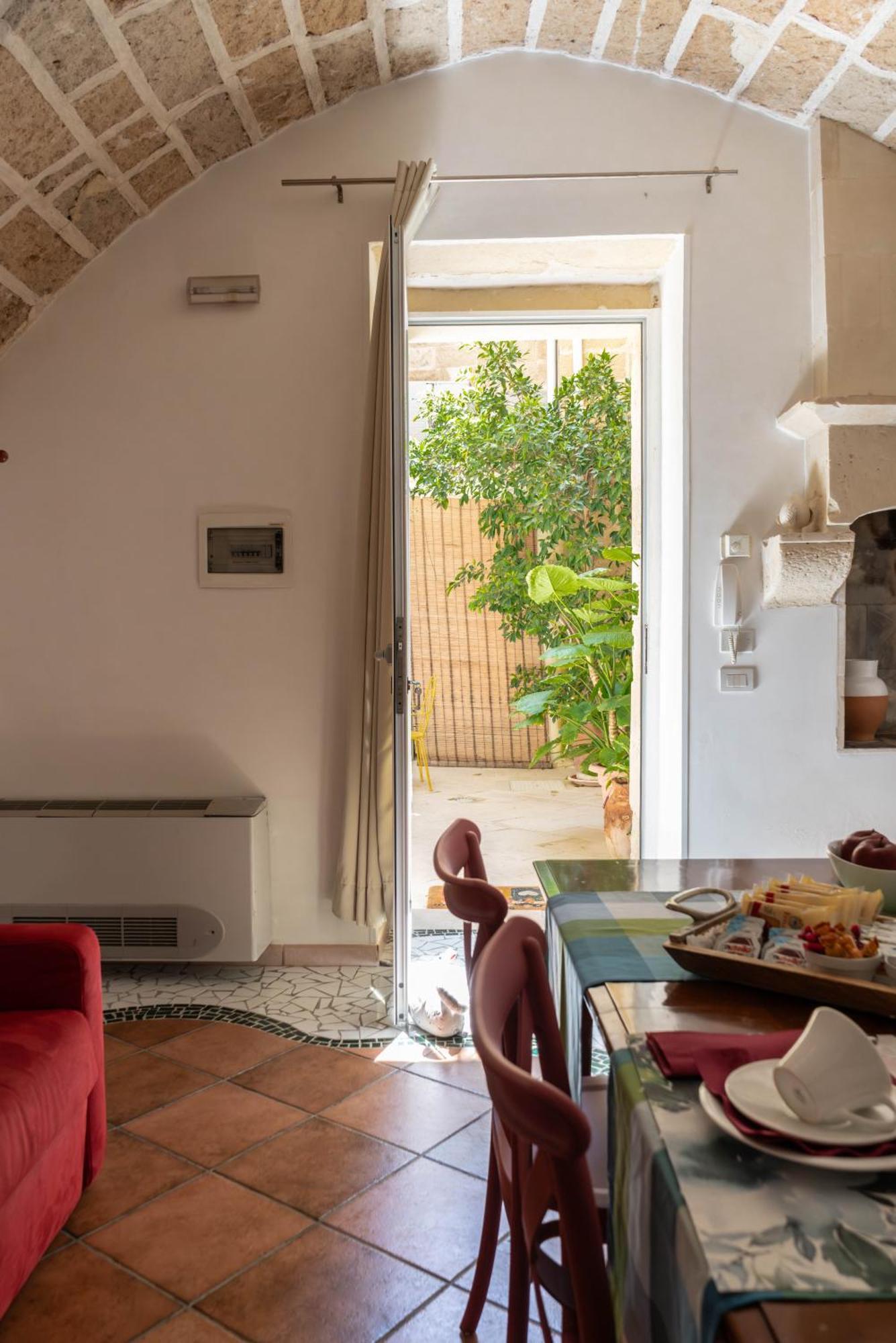 B&B Corte Dei Memoli Di Margiotta Giuseppina Лече Екстериор снимка