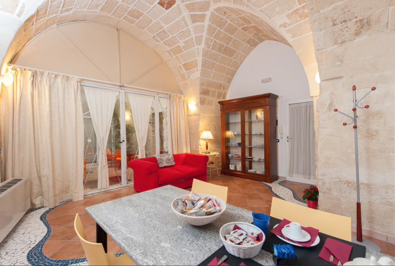 B&B Corte Dei Memoli Di Margiotta Giuseppina Лече Екстериор снимка
