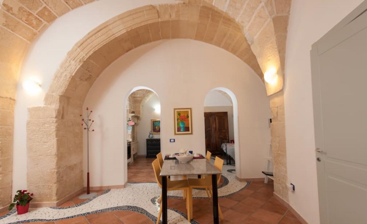 B&B Corte Dei Memoli Di Margiotta Giuseppina Лече Екстериор снимка
